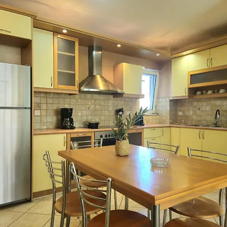 Mary's Luxury Elaia 2 Apartment